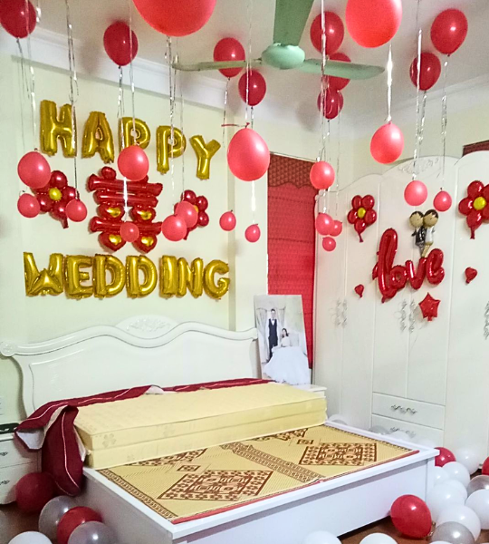 Room just married decor